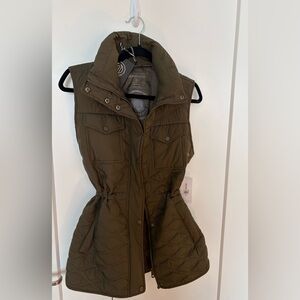 Bernardo Khaki Quilted Vest, M, water repellent. NWT
